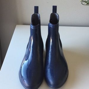 Chelsea style ankle rain boots in Navy blue