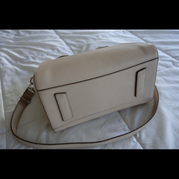 Antigona small textured leather tote - Picture 3 of 13