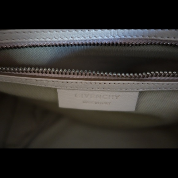 Antigona small textured leather tote - Picture 6 of 13