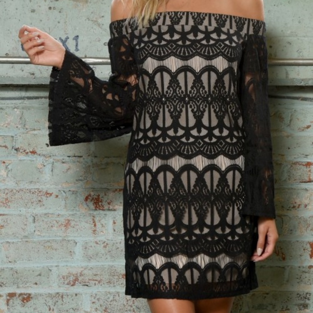 Off the shoulder Bell sleeve dress