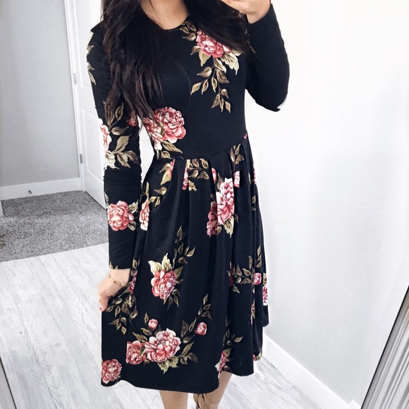Winter Black Floral Dress - Picture 2 of 3