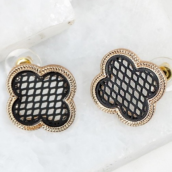 Lala She Boutique Jewelry - Simply Chic two Tone Clover Earring Set!