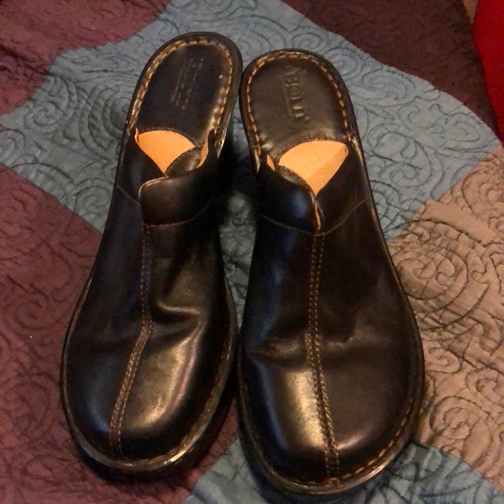 Size 9 Born Leather Black New Condition Mule