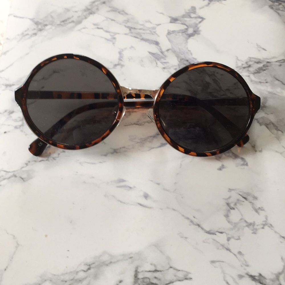 URBAN OUTFITTERS SUNGLASSES