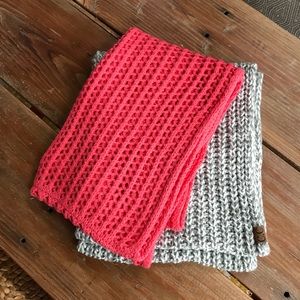 Bundle of 2 infinity scarves.