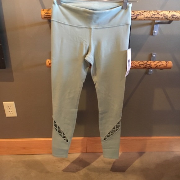 ALO Yoga Pants - NWT alo yoga entwine leggings sage green