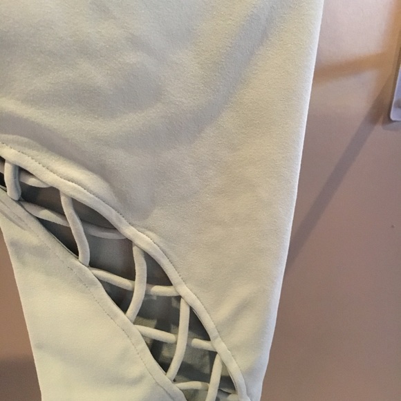 NWT alo yoga entwine leggings sage green - Picture 7 of 7