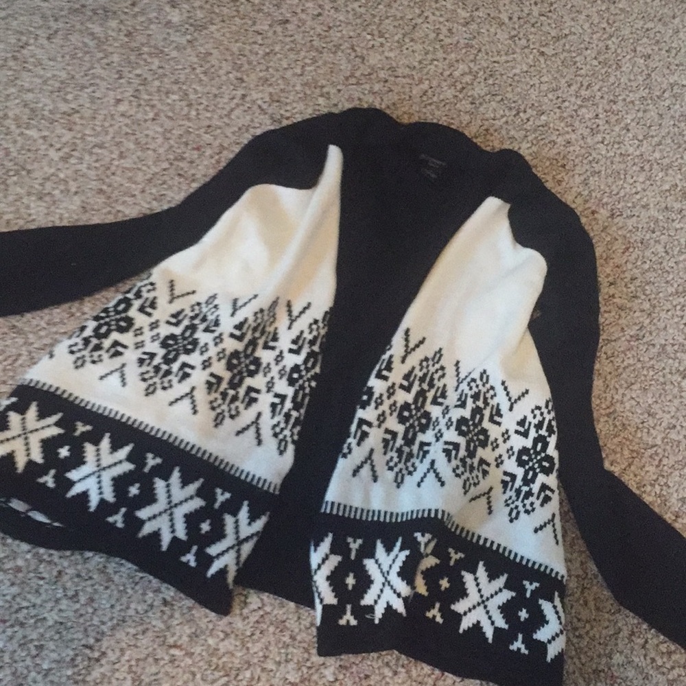 Day trip black and white cardigan