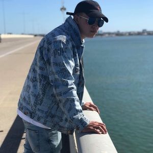 Meet your Posher, Alex