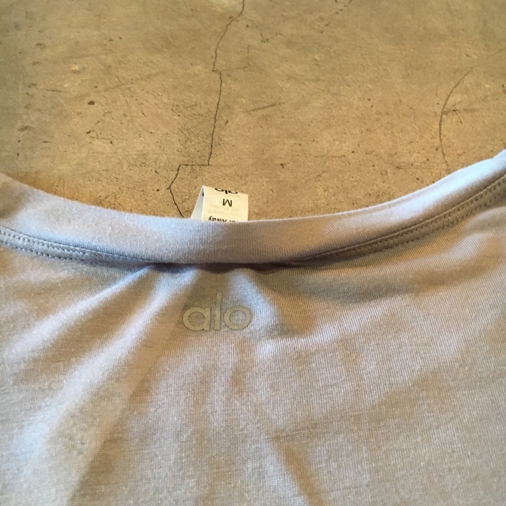 NWT alo yoga verve graphic tee goddess gray - Picture 5 of 6