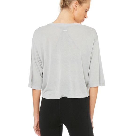 NWT alo yoga verve graphic tee goddess gray - Picture 2 of 6