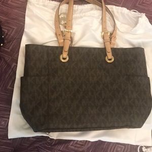 Michael Kors Jet Set Signature Tote Bag