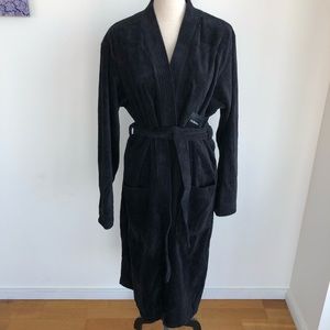 Saks Fifth Avenue Black Robe. NEW