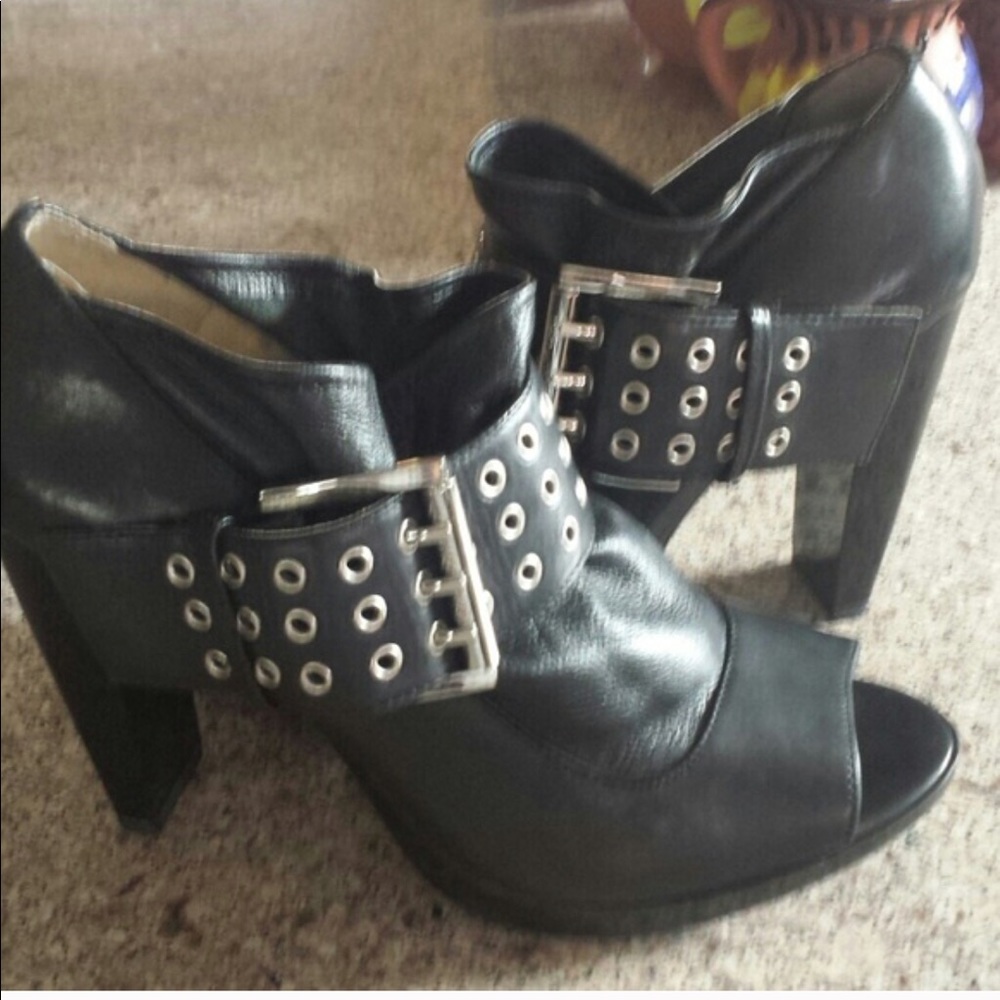 Michael Kors 9.5 heel black worn once MK