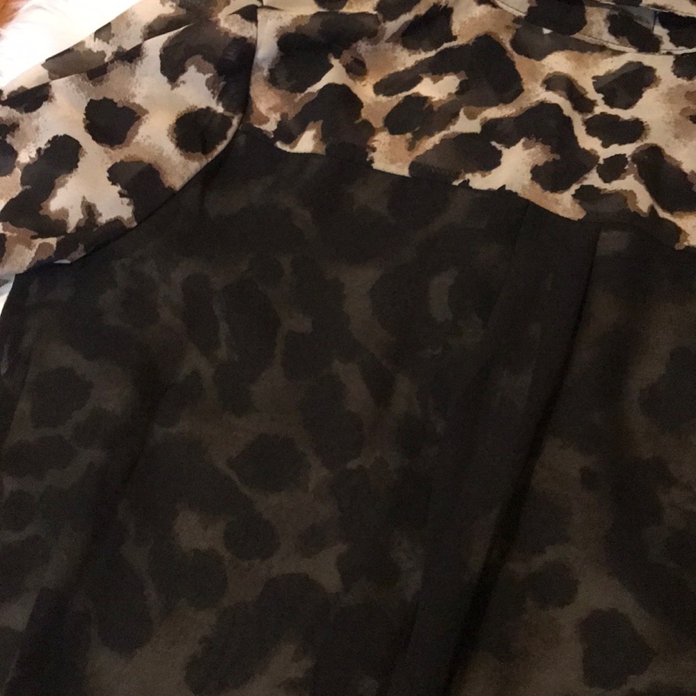 Edge leopard print sheer back blouse - Picture 7 of 8