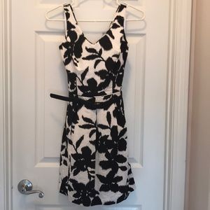 WHBM size 2 dress with pockets