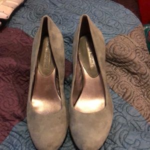 Gray 6 Banana Republic Suede Heel EUC