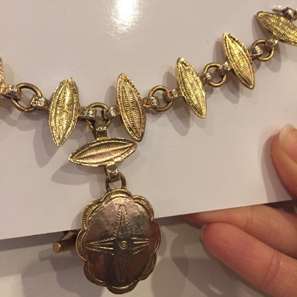 New Vanessa mooney gold Concho necklace - Picture 3 of 7