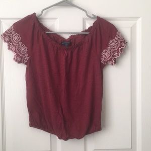 Super cute AE shirt with embroidered detail