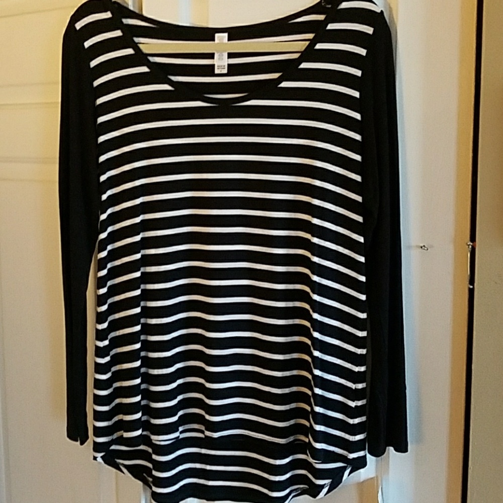 NWT Black and White Lynnae