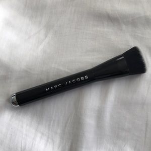 Marc Jacobs The Shape Brush