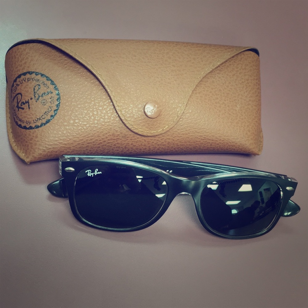Adult Like-New “New Wayfarer Ray-Bans”