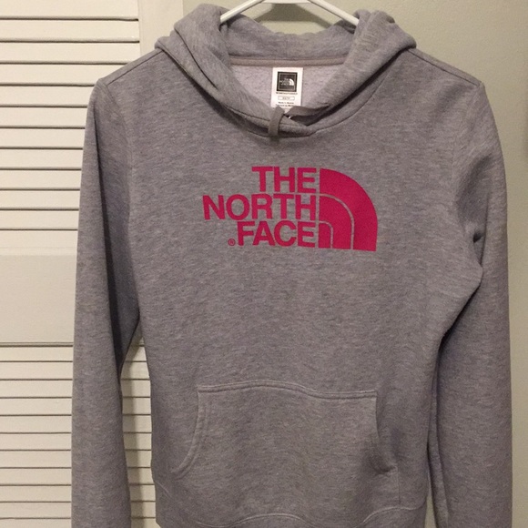pink north face sweater