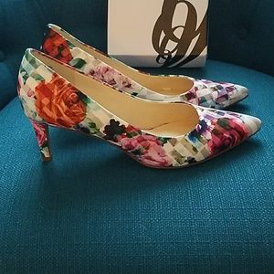 GORGEOUS Nine West Floral Pumps
