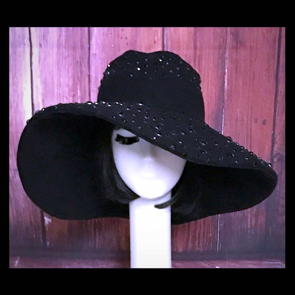 GORGEOUS Black Winter Rhinestone Hat! 🔥