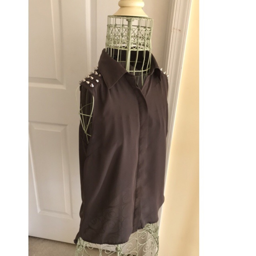 🌸 Spiked Shoulder Olive Blouse