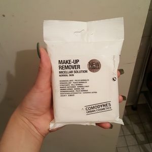 Make-up remover wipes