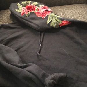 🚫 SOLD 🚫 LF vintage black cropped rose hoodie 🥀