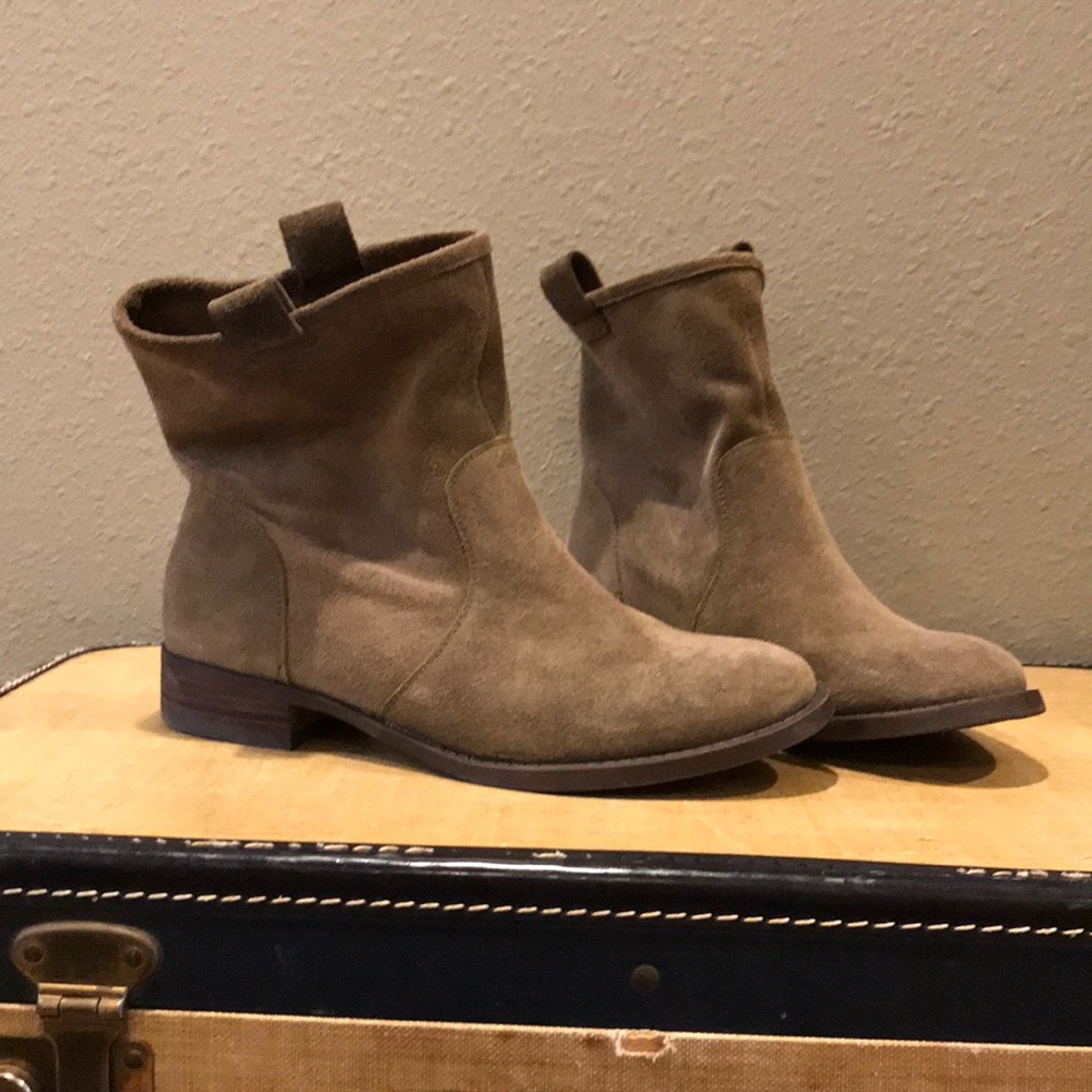 Sole Society brand pull on boots. Adorable 🙌🏼