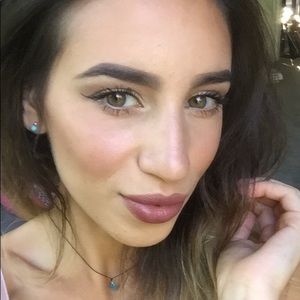 Meet your Posher, Madeline