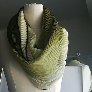 Ombre Infinity Scarf NWOT