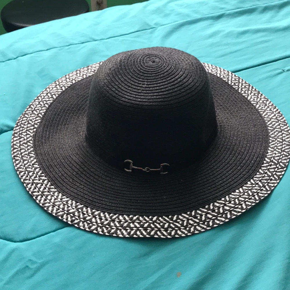 black & white floppy hat