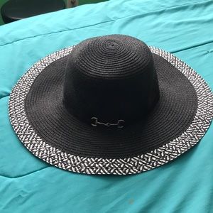 black & white floppy hat