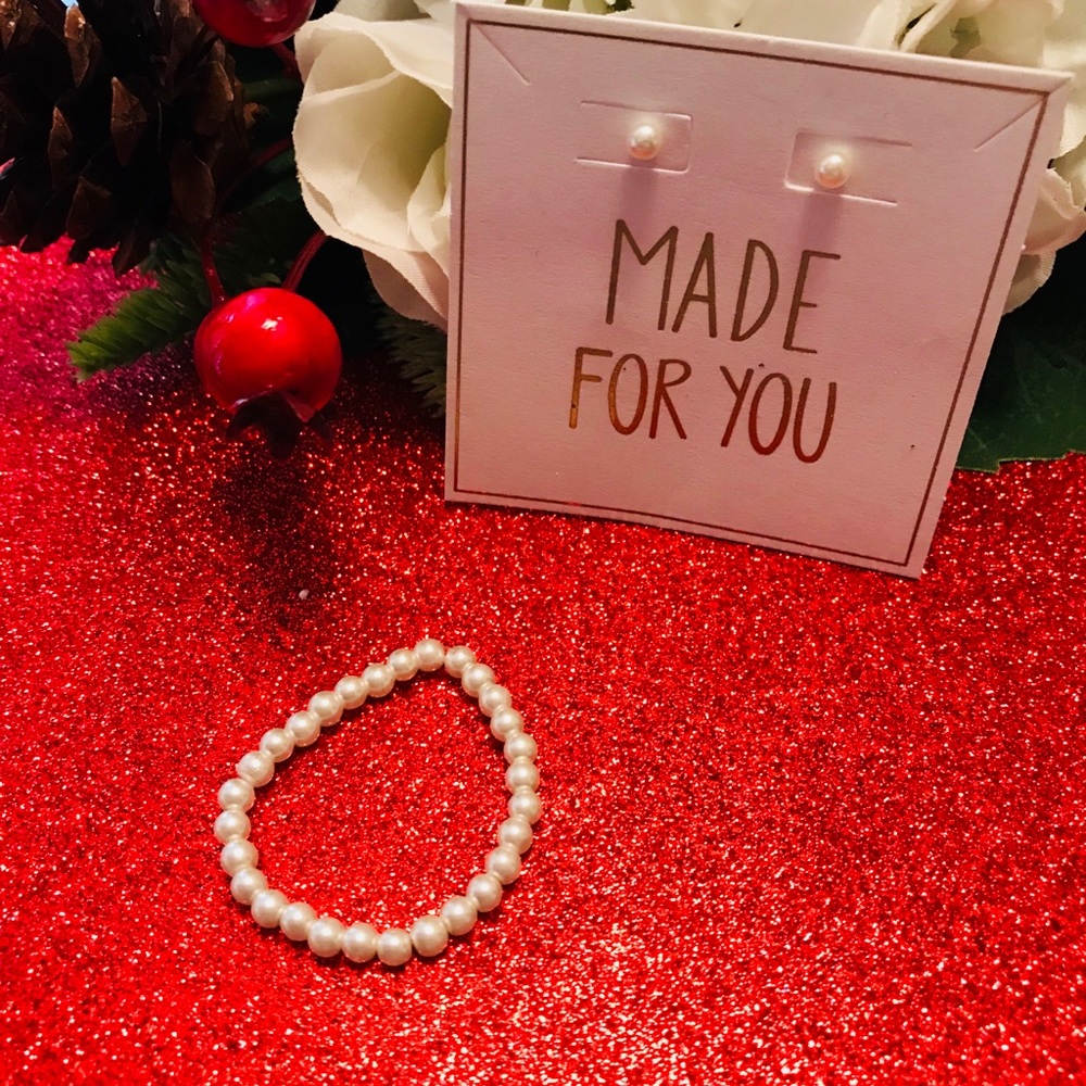 Holiday Infant white pearl bracelet with earrings