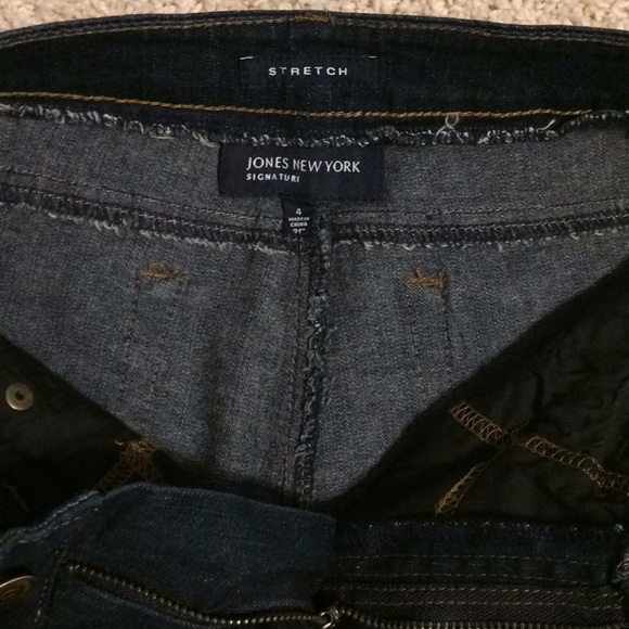 Jones New York never worn stretch jeans - Picture 2 of 5
