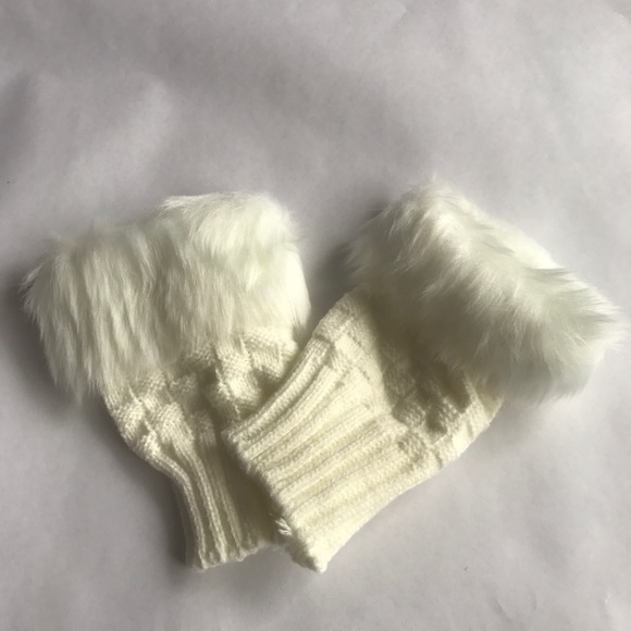 🔴SOLD Faux Fur Hand Warmers. - Picture 3 of 4