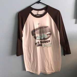 brown & white 3/4 length sleeve t shirt