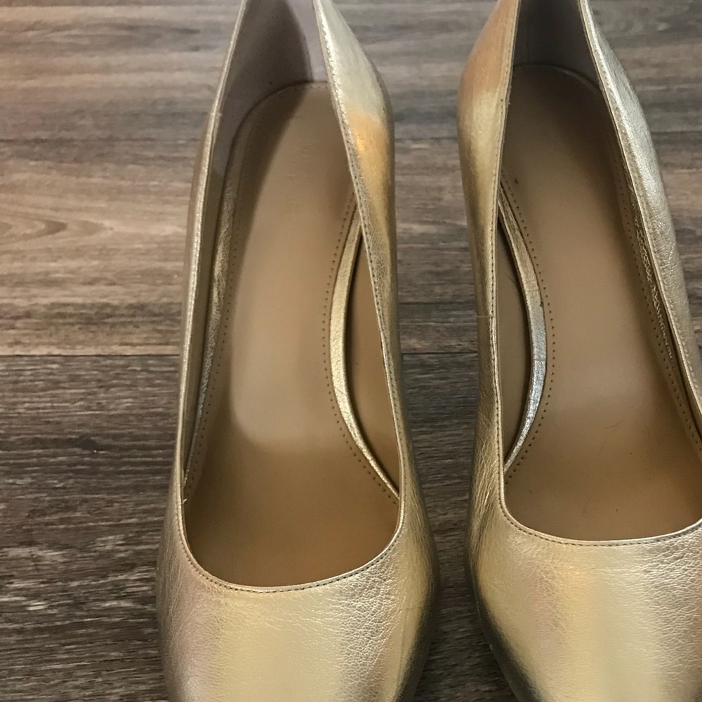 Michael Kors gold pump heels