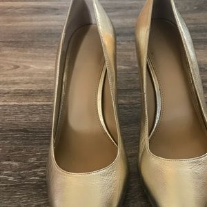Michael Kors gold pump heels