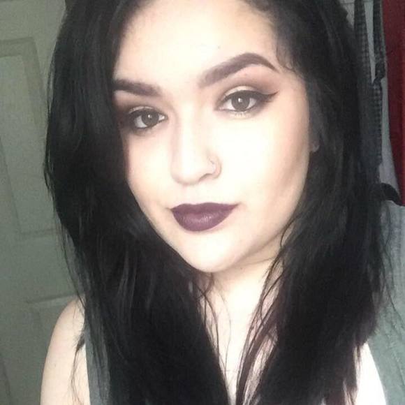 Meet your Posher, Lucero - Picture 1 of 1