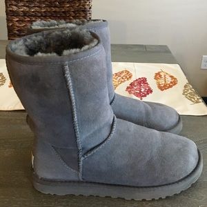 Short Classic Gray UGGs