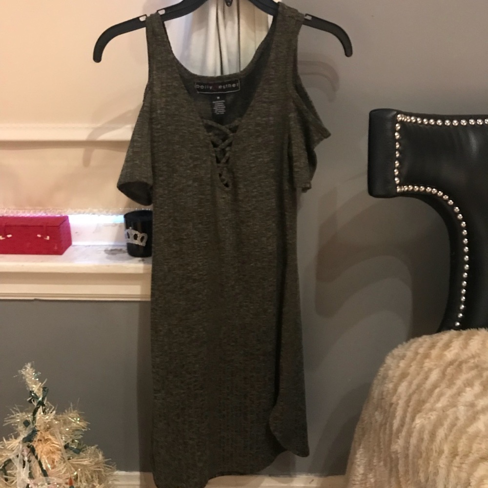 Short green dress