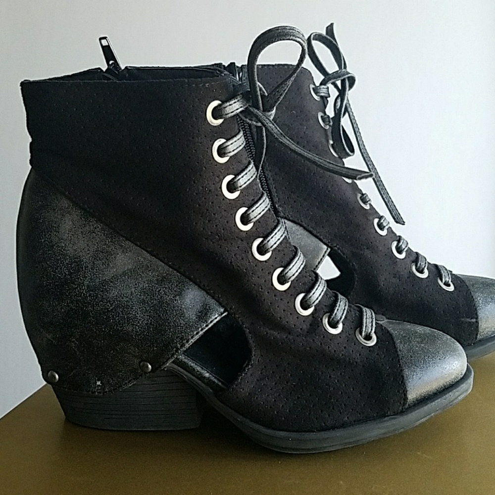 Steampunk-style Bootie