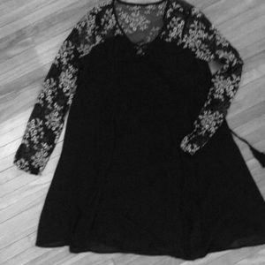 Dress with white embroidered details