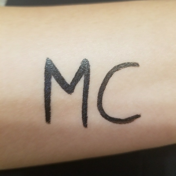 Mc black water proof eyeliner - Picture 2 of 2