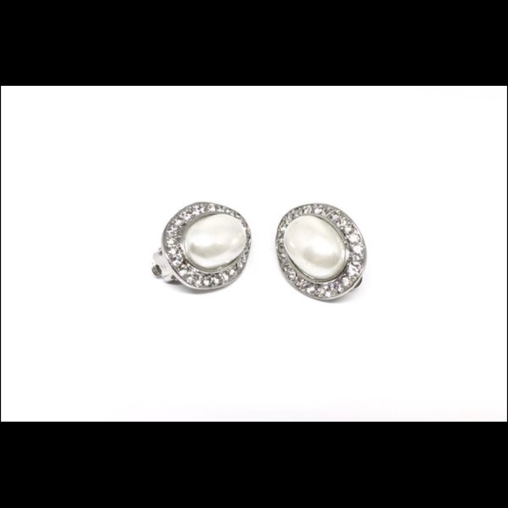 Pearl Earring - Picture 4 of 4